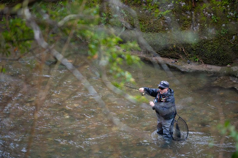 Unai pescando playa chicos leizaran