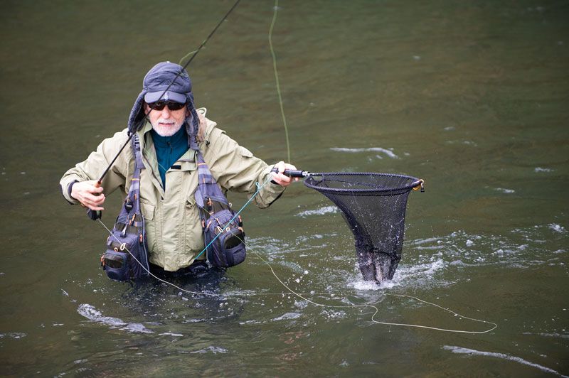 trucha en el parque rio leizaran