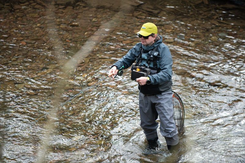 joseba oiarbide pescando puente papelera
