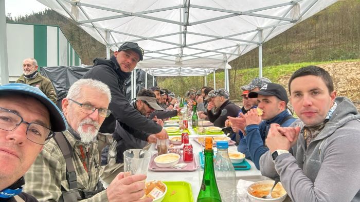 comida-pescadores-pie-de-rio-araxes