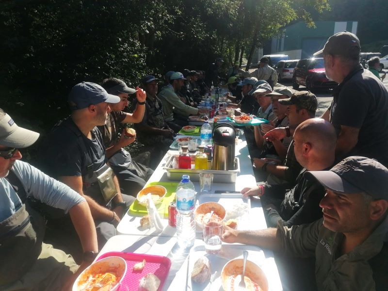 descanso-comer-pie-rio-araxes-pesca-mosca