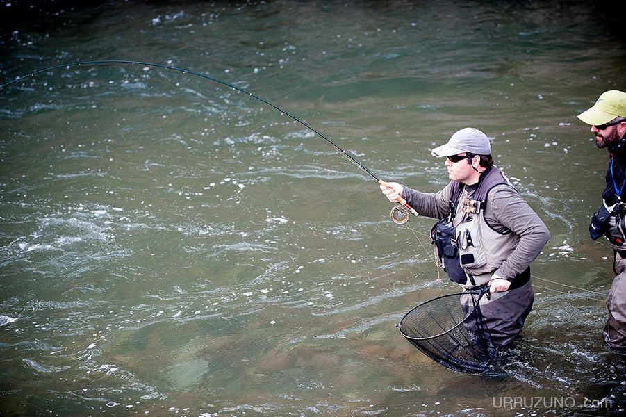 inigo-urruzuno-pescando-rio-leizaran-liga