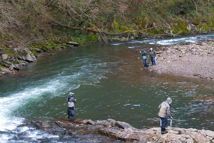 pescando-poza-puente-de-las-brujas